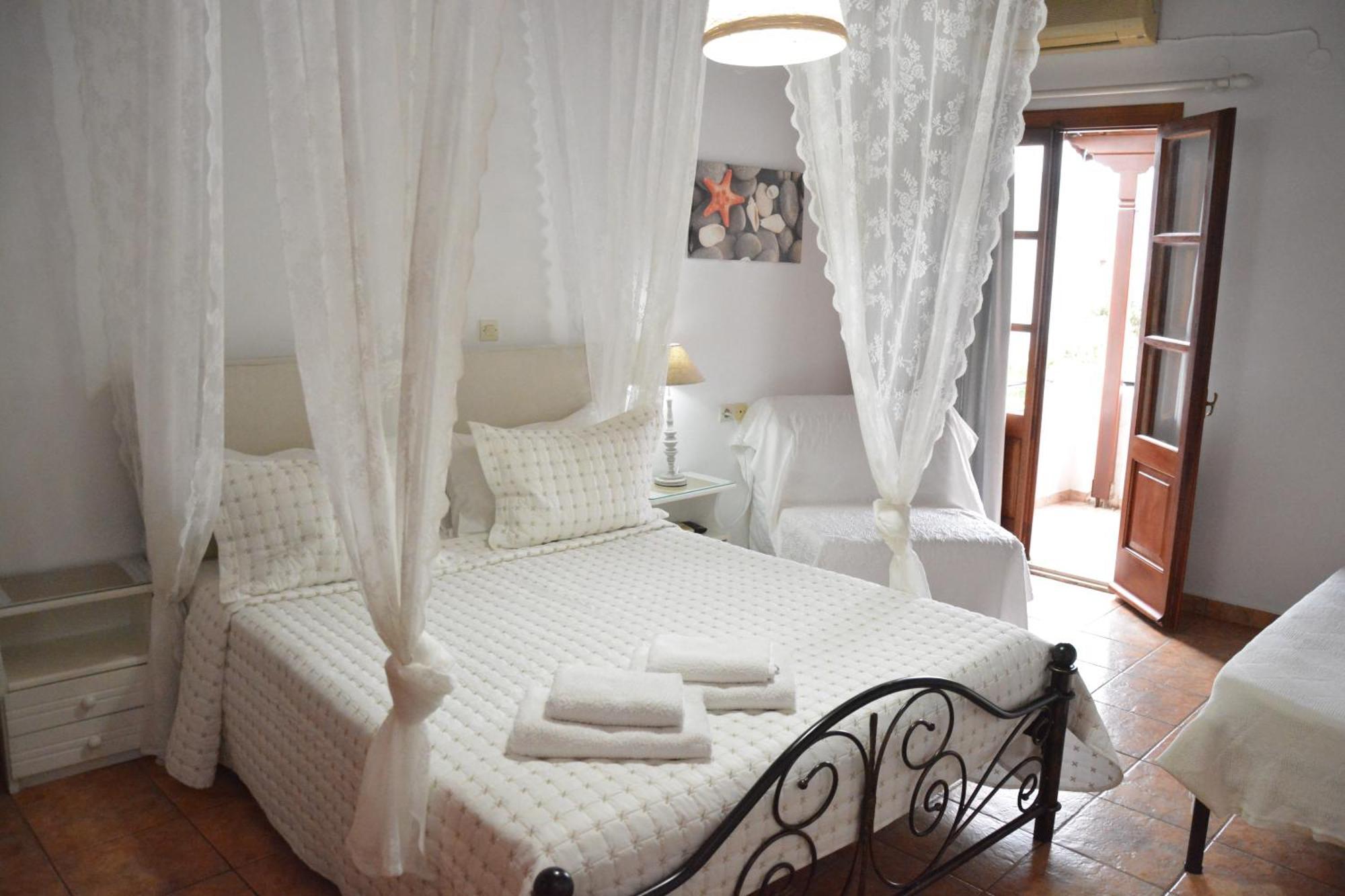 Stefanos Katsaros Studios Skala  Room photo